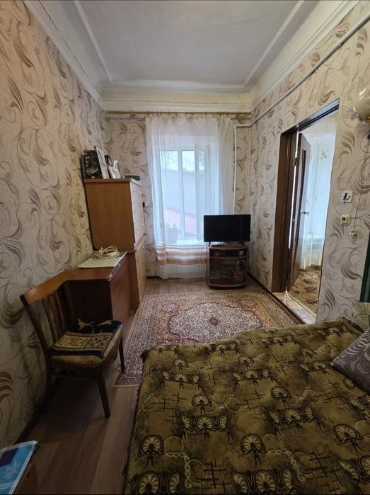Продам 2 ком.Лазарева 53.Можно по  сертификату