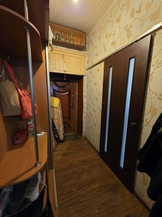 Продам 2 ком.Лазарева 53.Можно по  сертификату