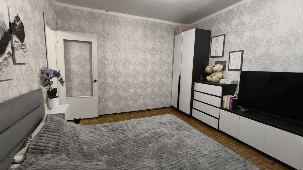 Продам 2х ком квартиру на Крымском Бульваре район 13 школа Г