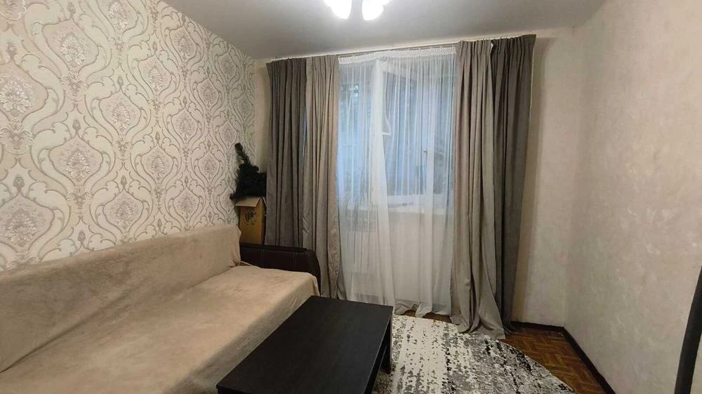 Продам 2х ком квартиру на Крымском Бульваре район 13 школа Г