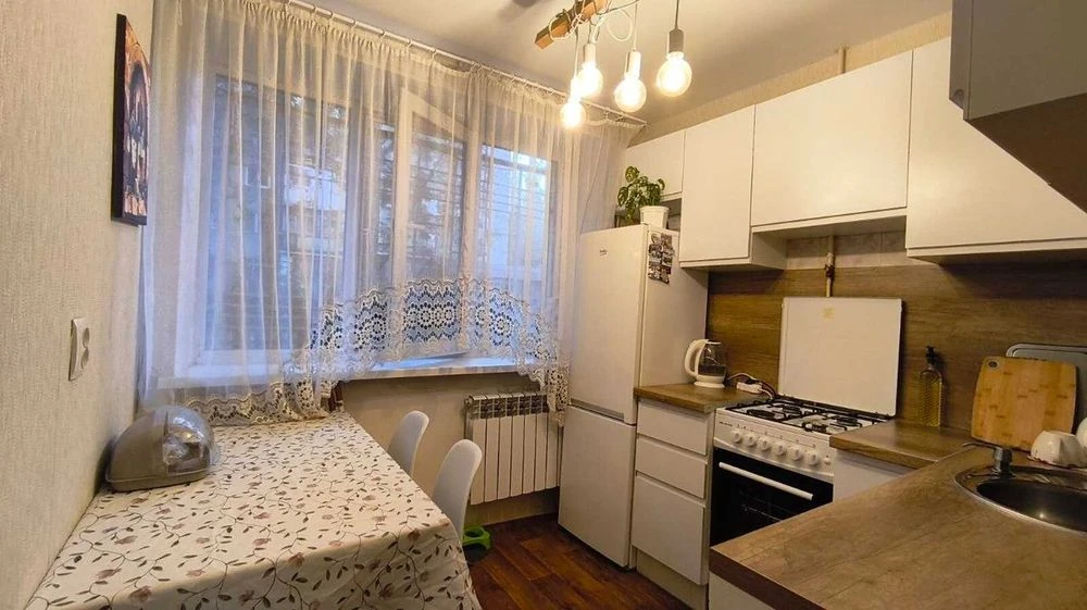 Продам 2х ком квартиру на Крымском Бульваре район 13 школа Г