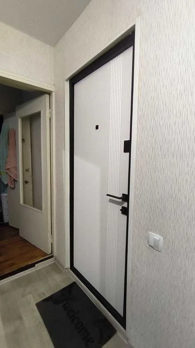 Продам 2х ком квартиру на Крымском Бульваре район 13 школа Г