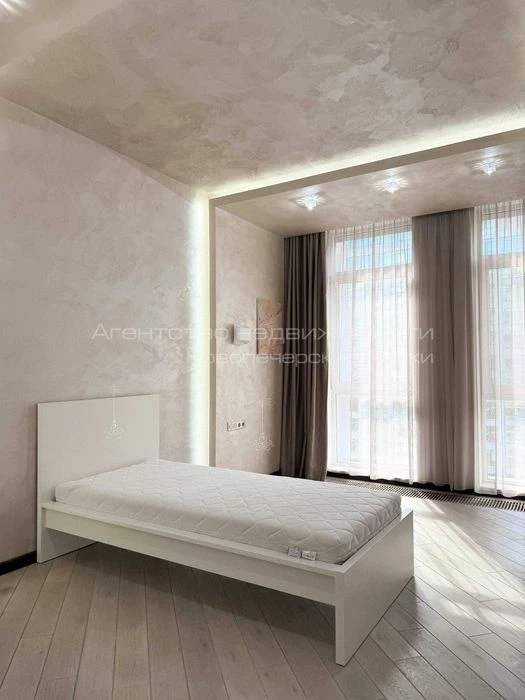 Продаж 3-к квартири 120м2 з Генератором та Інвертором ЖК Нов
