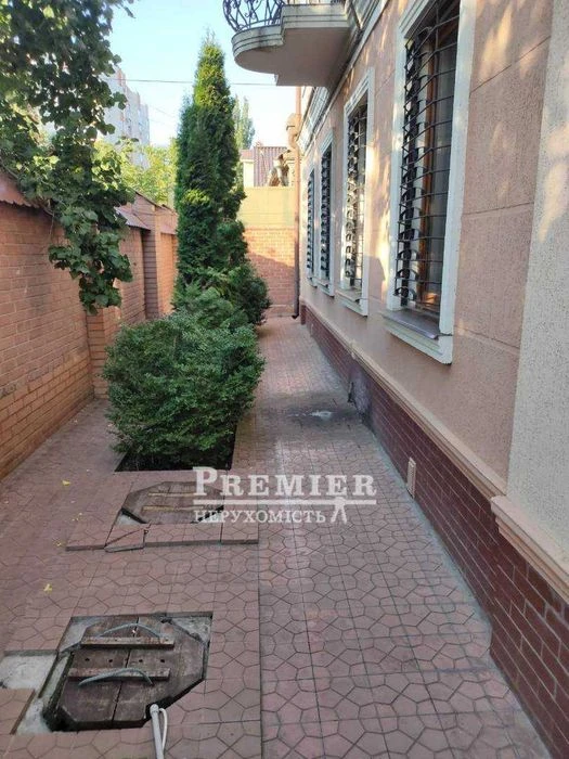 Продам 2-поверховий будинок в Одесі