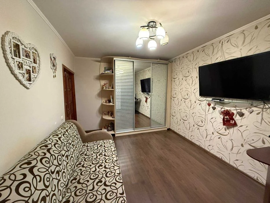 Продаж ! 2х кімнатна   квартира . Цегляний будинок  р. Основ