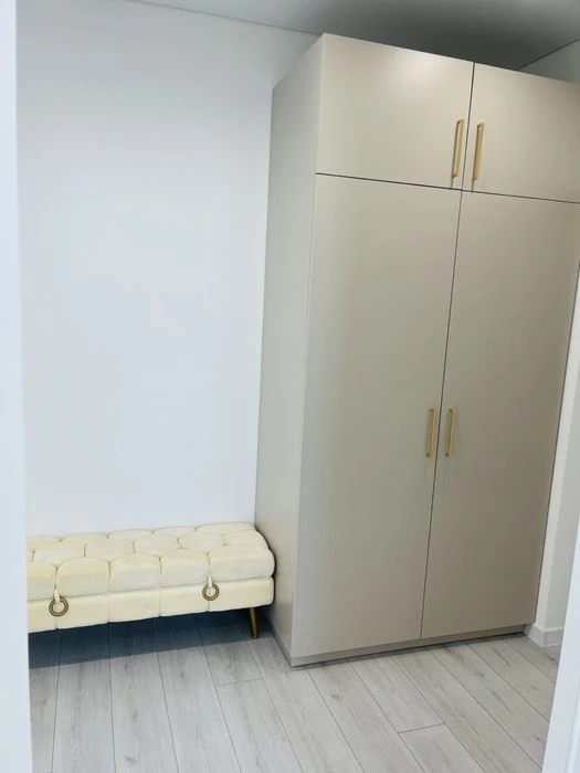 Продаж 2 кімнатна, Академічний, новий ремонт