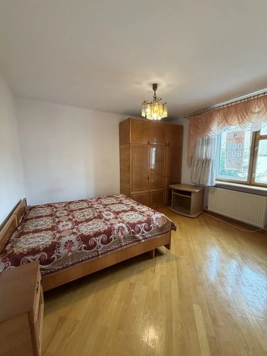 Продаю 3 кімнатну квартиру район Брати
