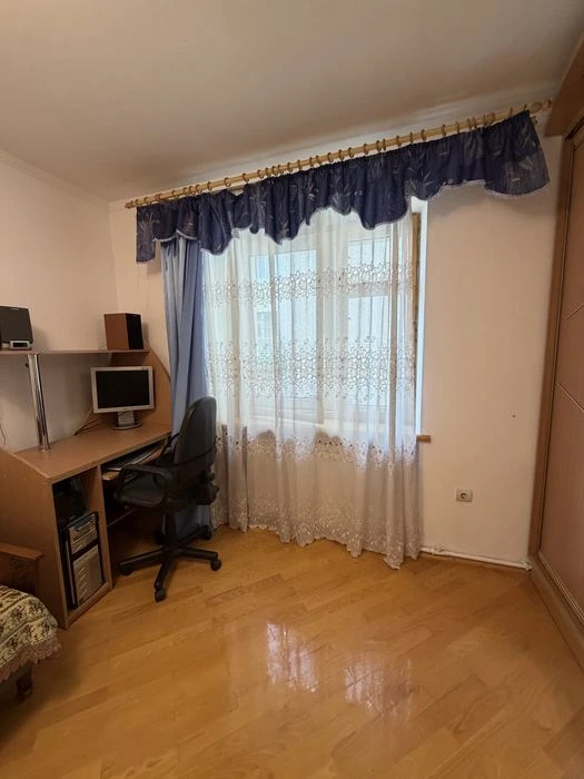 Продаю 3 кімнатну квартиру район Брати