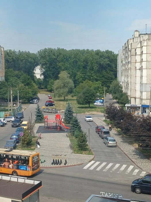 Продам 2к квартиру Хоткевича,Івасюка ЖК СЕНАТ