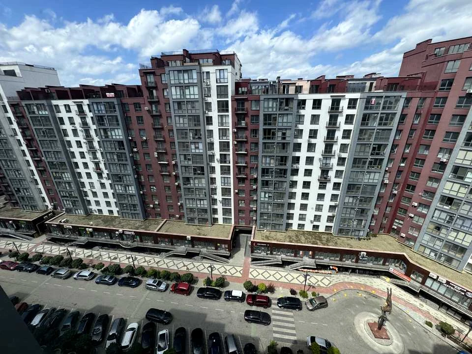 Квартира. Івано-Франківськ, Княгинин вул., (Будинок 37)