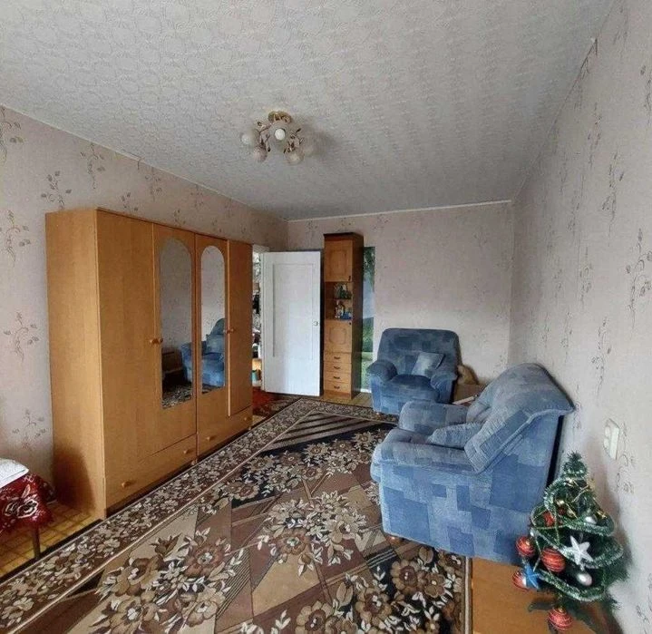 Продається двокімнатна квартира на Садах 1