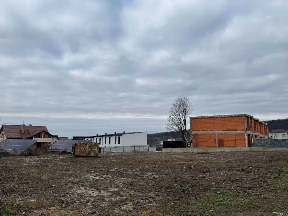 Продам кутову ділянку фасад 45 на 26 м. Район Червениця 12 с