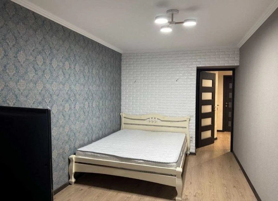 Продам 3 кімнатну квартиру Крошня