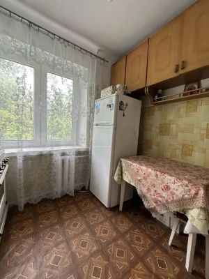 Продам 2- кімнатну квартиру на вул. Степана Бандери.