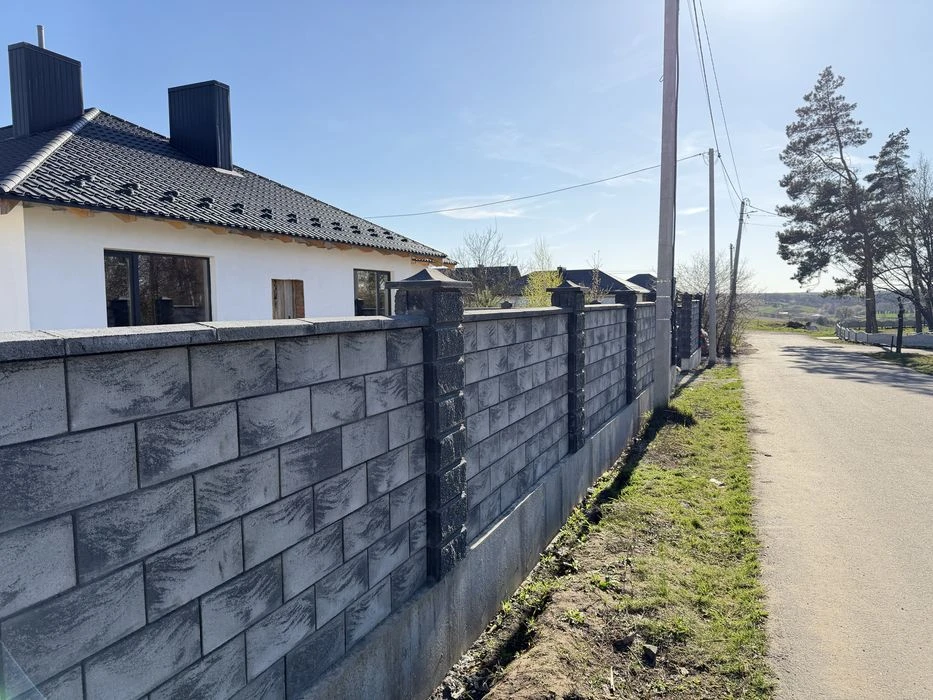 Просторий будинок біля міста
