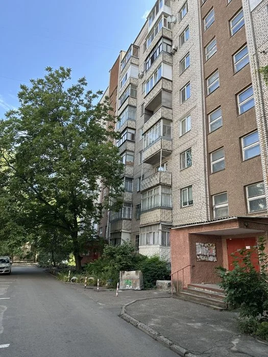 «Продам 1 комнатную квартиру «чешку» в центре города ул. 3 С