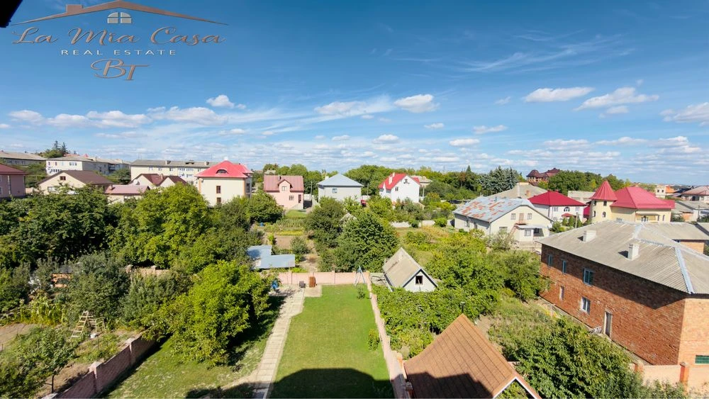 Продаж 4 кімнатного пентхаусу в елітному районі