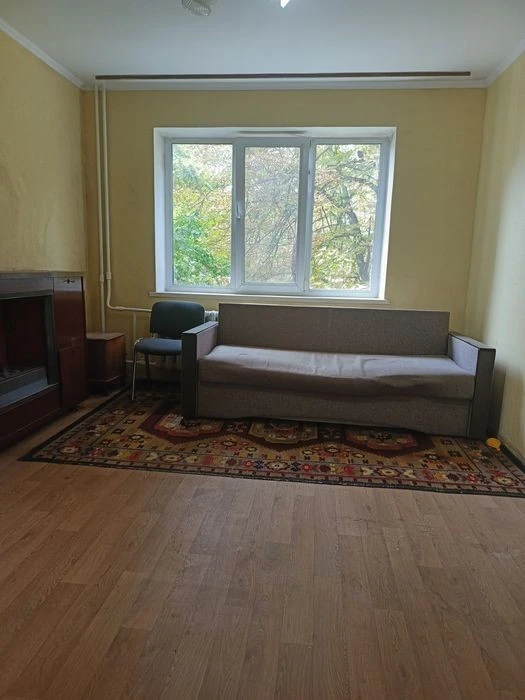 For sale under renovation 1k metro Ippodrom, Lyatoshinskogo 8a