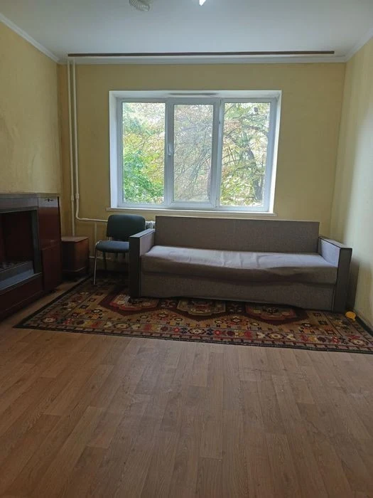 For sale under renovation 1k metro Ippodrom, Lyatoshinskogo 8a