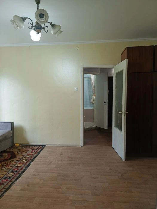 For sale under renovation 1k metro Ippodrom, Lyatoshinskogo 8a