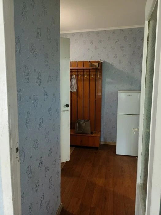 For sale under renovation 1k metro Ippodrom, Lyatoshinskogo 8a