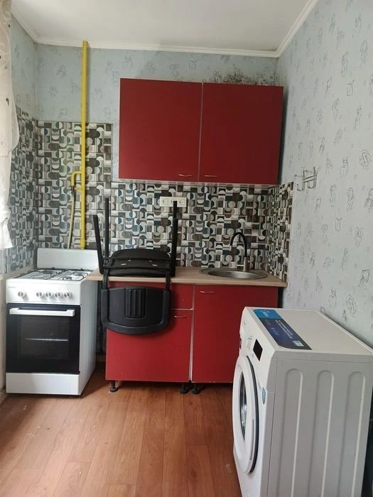 For sale under renovation 1k metro Ippodrom, Lyatoshinskogo 8a