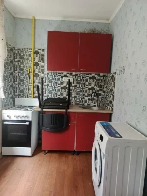 For sale under renovation 1k metro Ippodrom, Lyatoshinskogo 8a