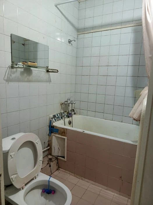 For sale under renovation 1k metro Ippodrom, Lyatoshinskogo 8a