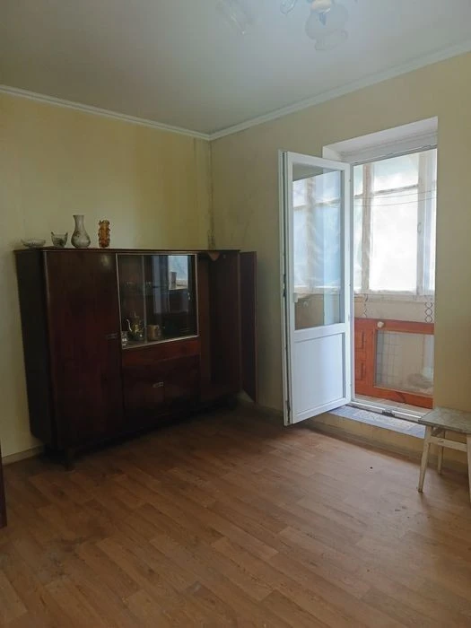 For sale under renovation 1k metro Ippodrom, Lyatoshinskogo 8a