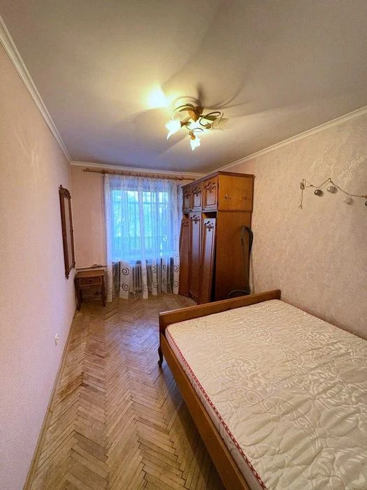 Продаж 4 кім. квартири у спокійному р-ні, вул. Раковського