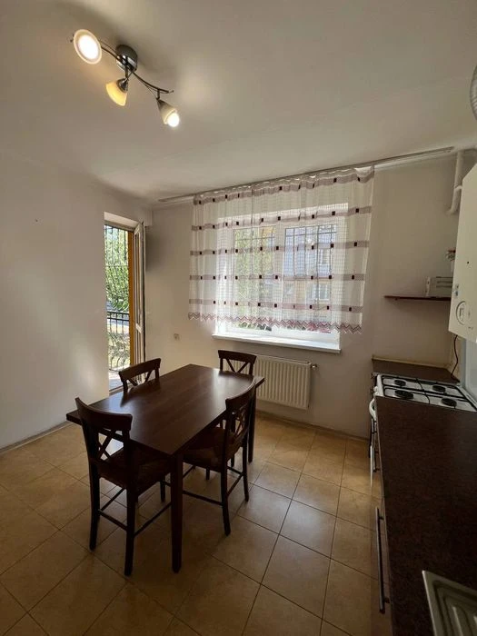 Продаж 2-кімнатної квартири 61.6 м.кв., вул. Дж. Вашингтона