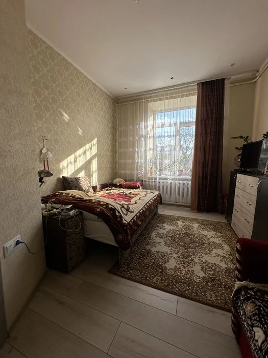 Продаж 3-кімнатної квартири 65.8 м.кв., вул Личаківська