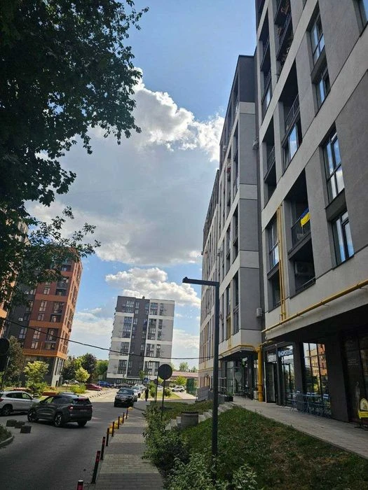 Продаж 3 кім.кв. з дизайн- проектом на вул. Зелена