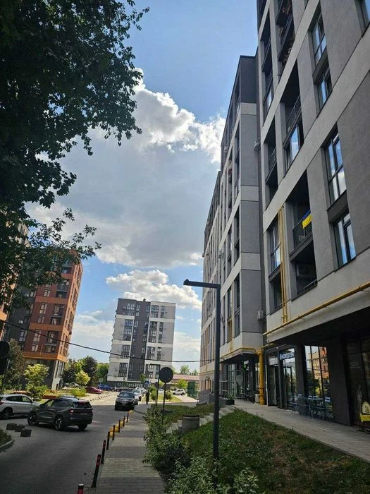Продаж 3 кім.кв. з дизайн- проектом на вул. Зелена