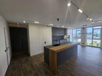 Продаж 3 кім.кв. з дизайн- проектом на вул. Зелена