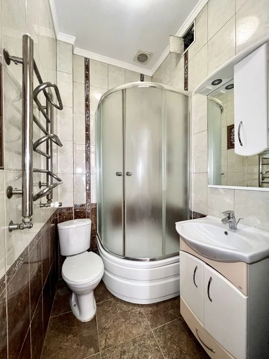 2 кім квартира 42 м2, центр Львова, вул. Театральна
