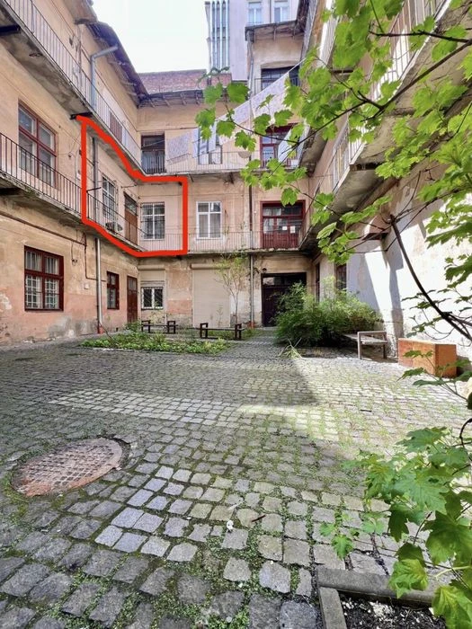 2 кім квартира 42 м2, центр Львова, вул. Театральна