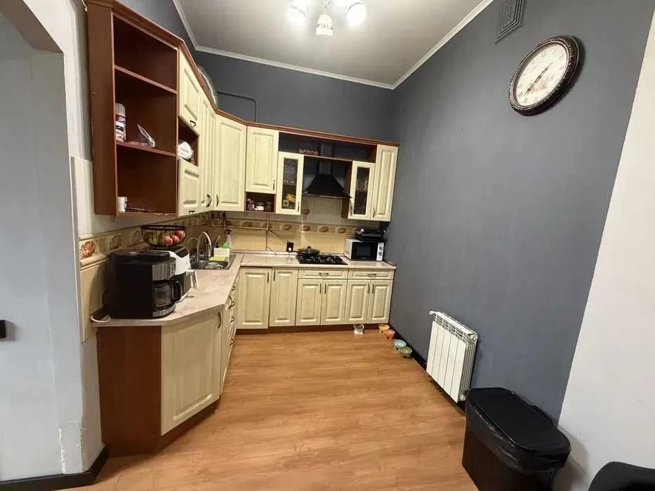 2-кімнатна квартира В ЦЕНТРІ — готова ДО ПРОЖИВАННЯ!