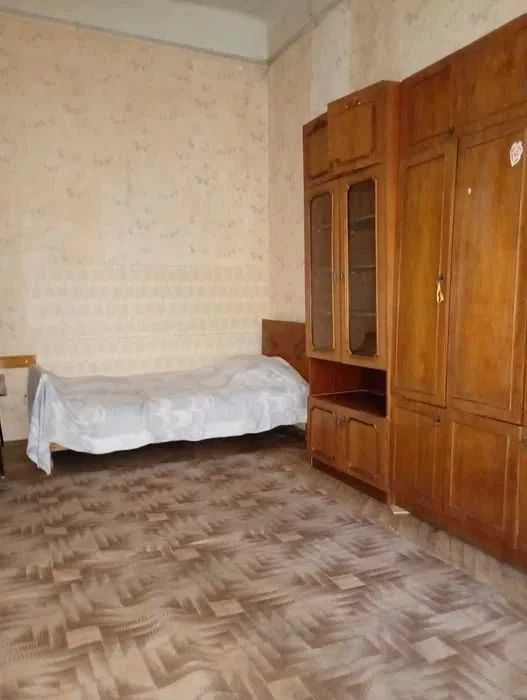 Продається простора 3-кімнатна квартира в центрі/Недорого