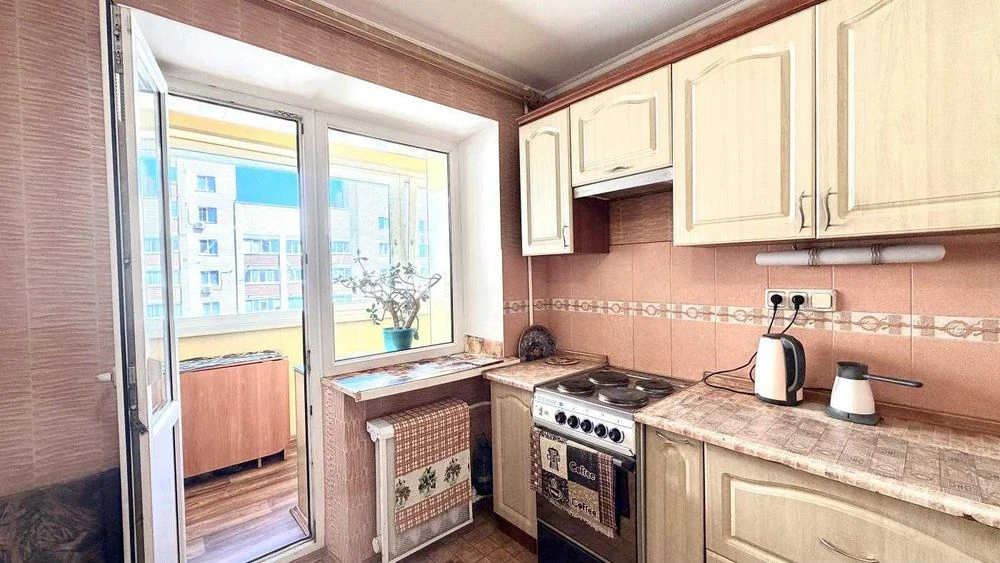 ПРОДАЖ! метро Мінська! вул. Левка Лукяненка, 18 (Тимошенка)