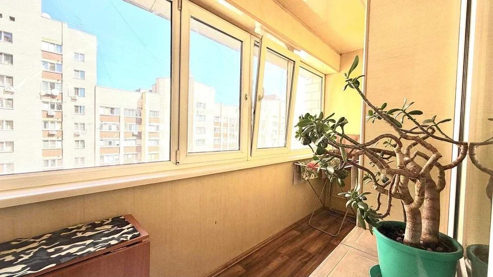 ПРОДАЖ! метро Мінська! вул. Левка Лукяненка, 18 (Тимошенка)