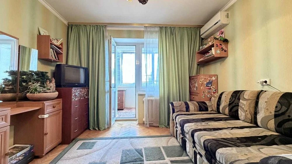 ПРОДАЖ! метро Мінська! вул. Левка Лукяненка, 18 (Тимошенка)