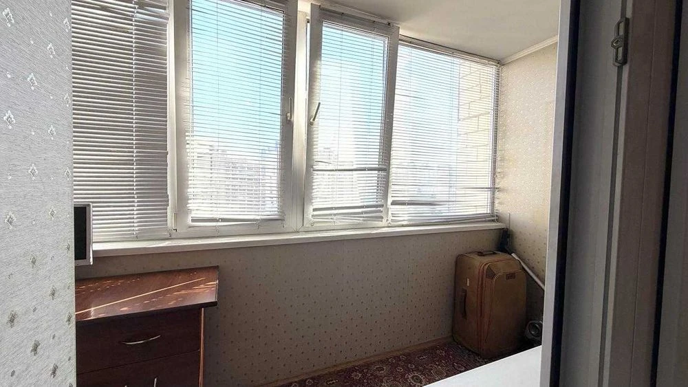 ПРОДАЖ! метро Мінська! вул. Левка Лукяненка, 18 (Тимошенка)