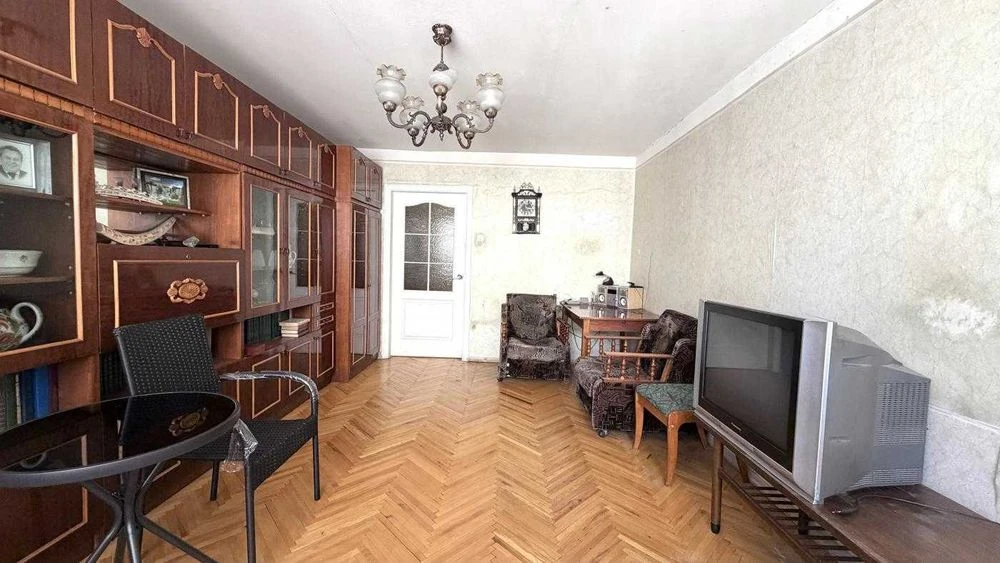 ПРОДАЖ! метро Мінська! вул. Левка Лукяненка, 18 (Тимошенка)