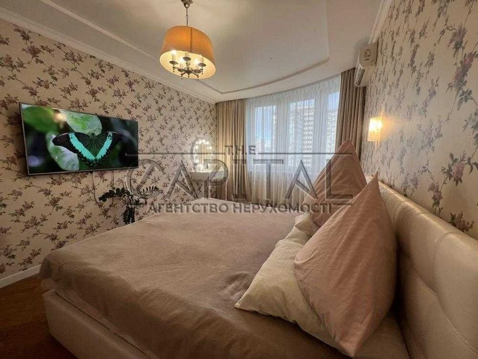 Продаж 2-кімнатна квартира вул. Ахматової, Дарницький район,