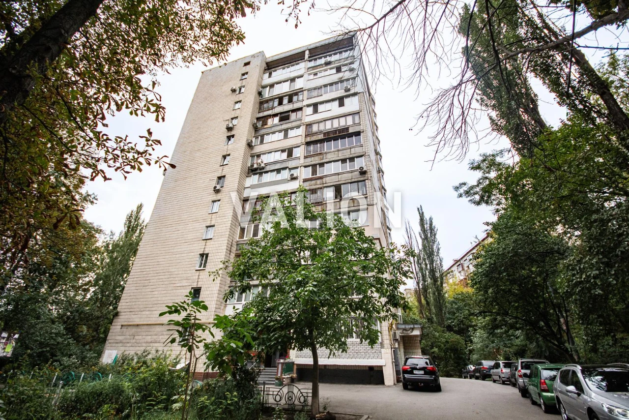 Продам 2 кімнатну квартиру вул. Василя Липківського Митропол