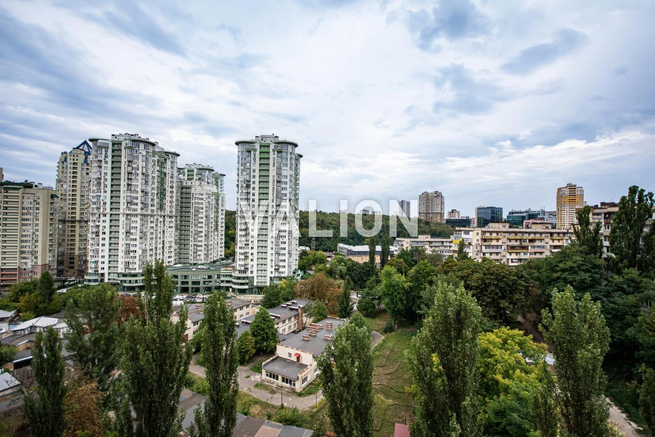 Продам 2 кімнатну квартиру вул. Василя Липківського Митропол