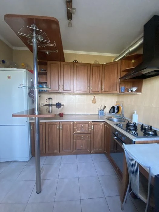 Продам  2х кімнатну квартиру на ж/м Перемога