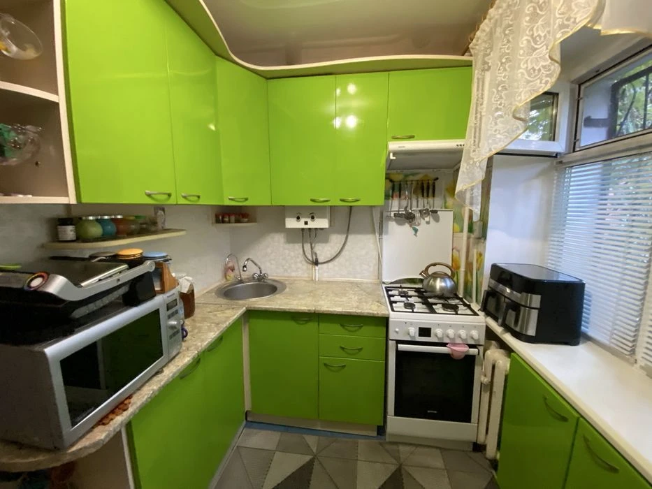 Продается 3-х к. квартира по ул Океановская в Корабельном ра