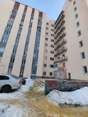 Продам 2 комн. кв. метро Индустриальная, ул. Роганская